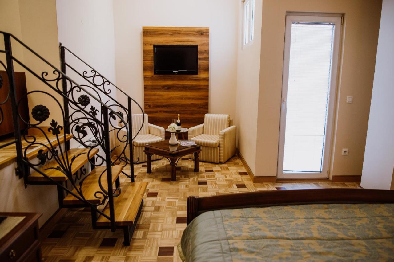Bela Kuka Hotel Битола Экстерьер фото